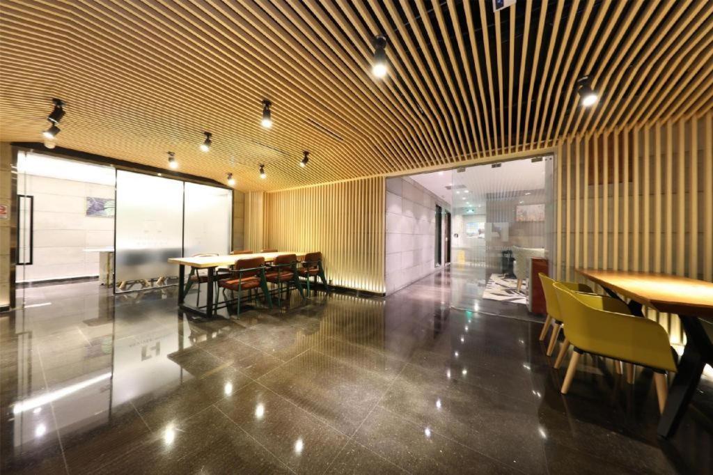 Arrivee Hotel Гуанчжоу Экстерьер фото